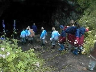 Фото 6.Вход в пещеру Кургазак <br>(на гранце с Республикой Башкоторстан). Протяженность пещеры 260 метров